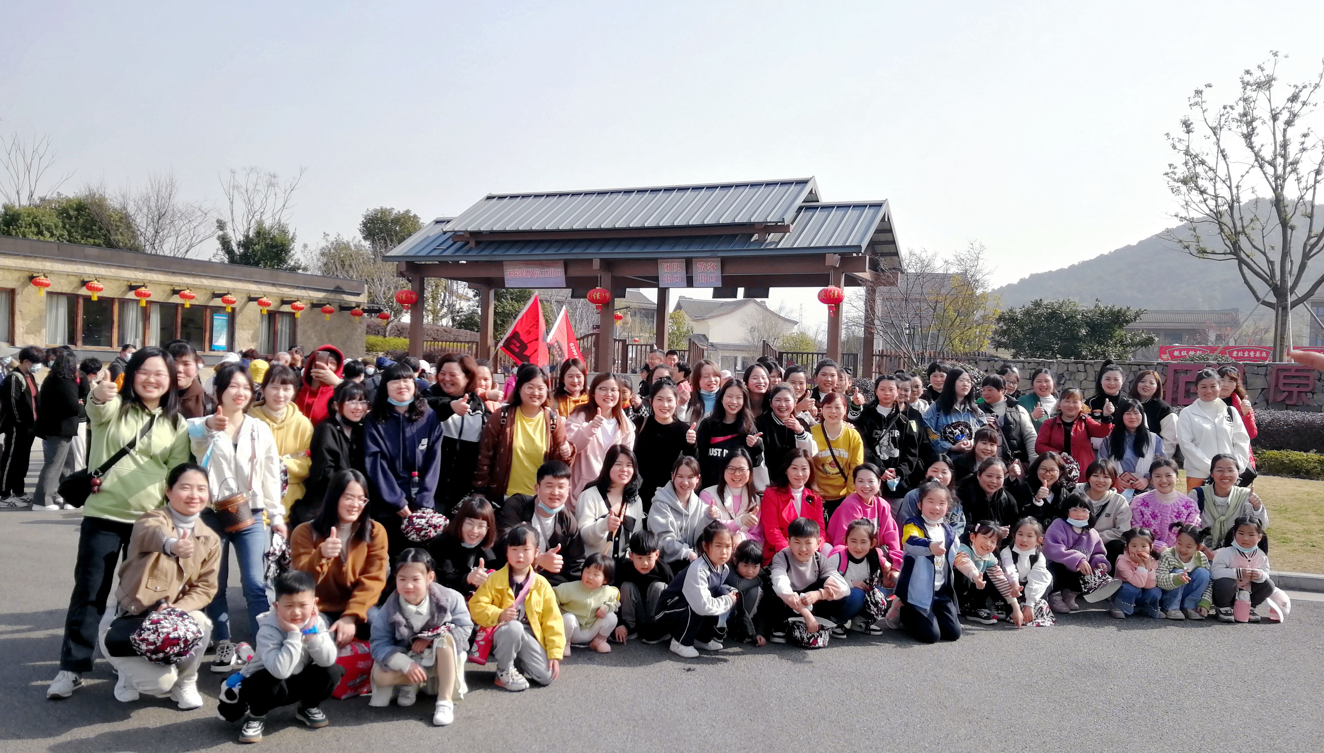 İ�ϻ���ʢ��������������Ů��̤����